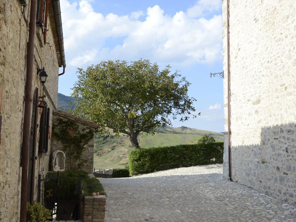 Belvilla By Oyo Graceful Apartment With Garden Petrella Guidi Buitenkant foto