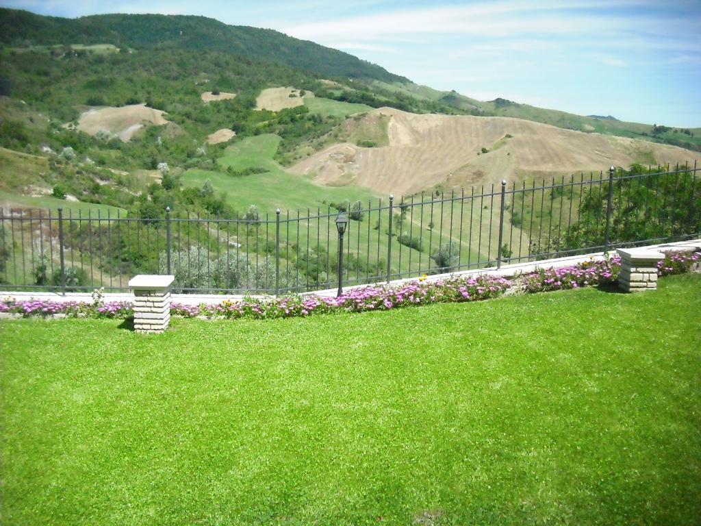 Belvilla By Oyo Graceful Apartment With Garden Petrella Guidi Buitenkant foto