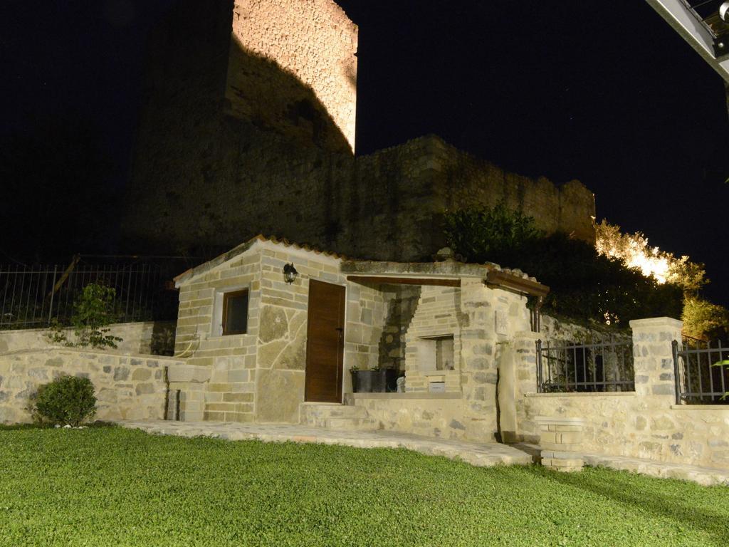 Belvilla By Oyo Graceful Apartment With Garden Petrella Guidi Buitenkant foto