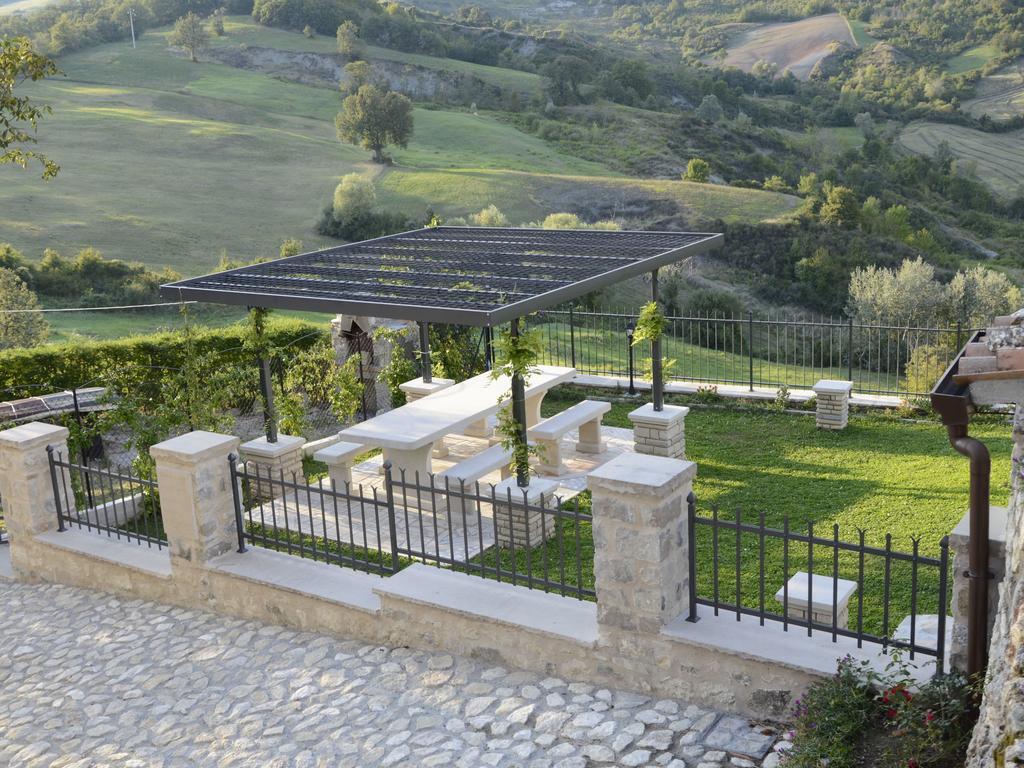 Belvilla By Oyo Graceful Apartment With Garden Petrella Guidi Buitenkant foto