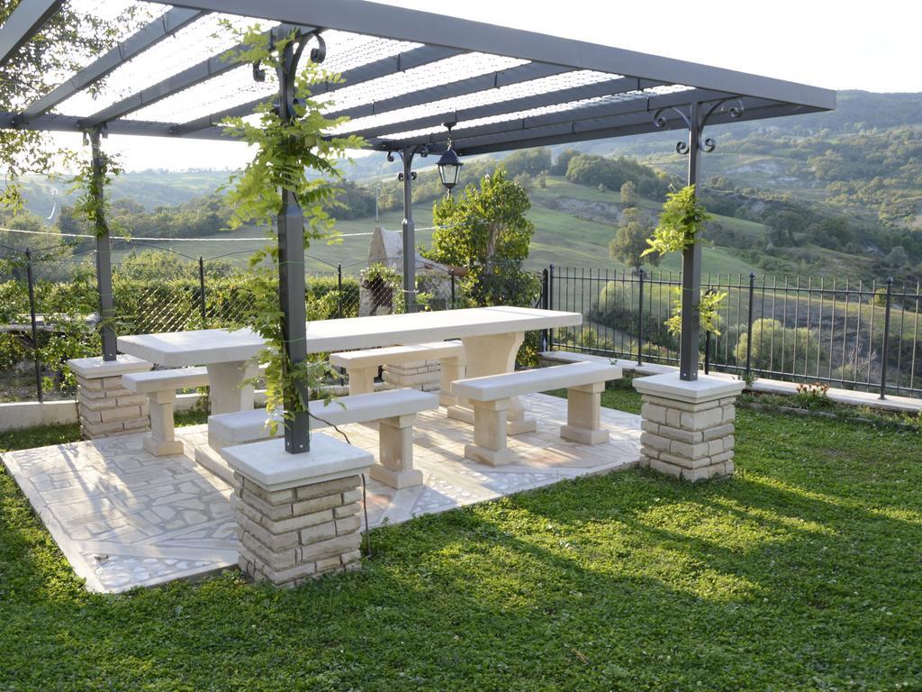 Belvilla By Oyo Graceful Apartment With Garden Petrella Guidi Buitenkant foto