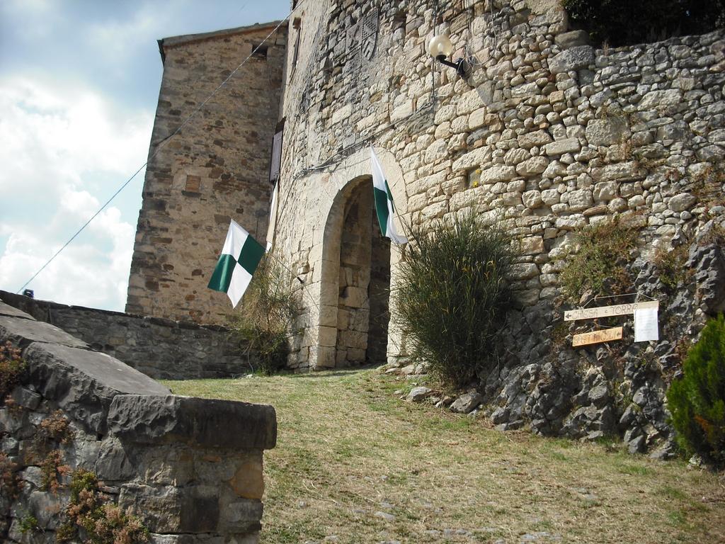 Belvilla By Oyo Graceful Apartment With Garden Petrella Guidi Buitenkant foto