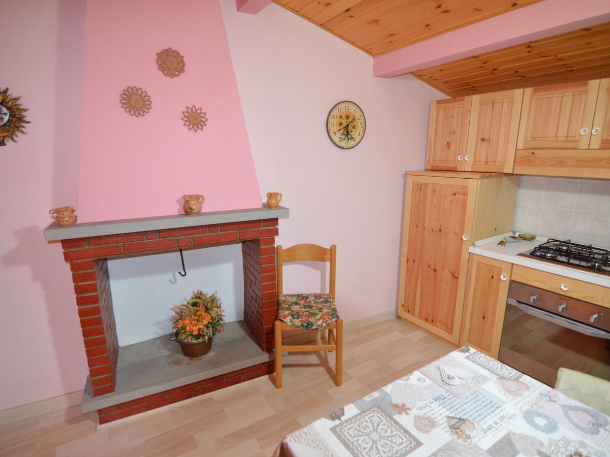 Belvilla By Oyo Graceful Apartment With Garden Petrella Guidi Buitenkant foto